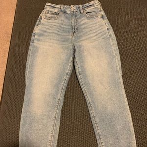 AE STRETCH CURVY MOM JEANS